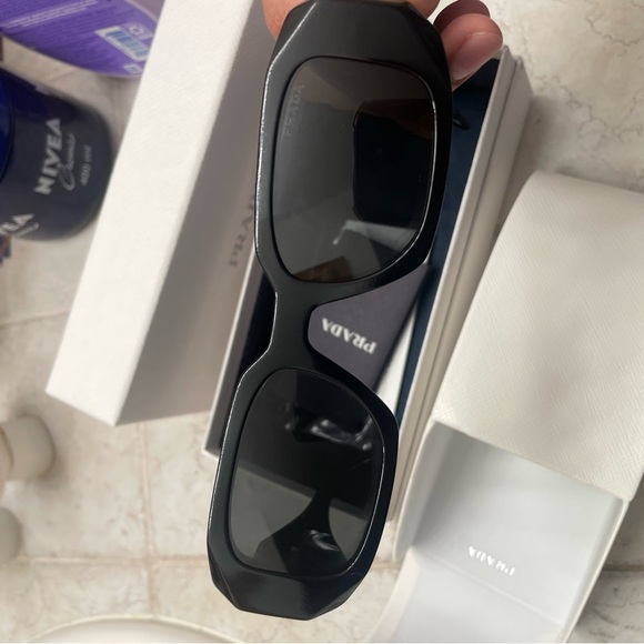 Prada sunglasses - Picture 7 of 7